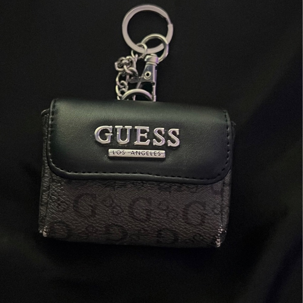 Guess airpods pro case